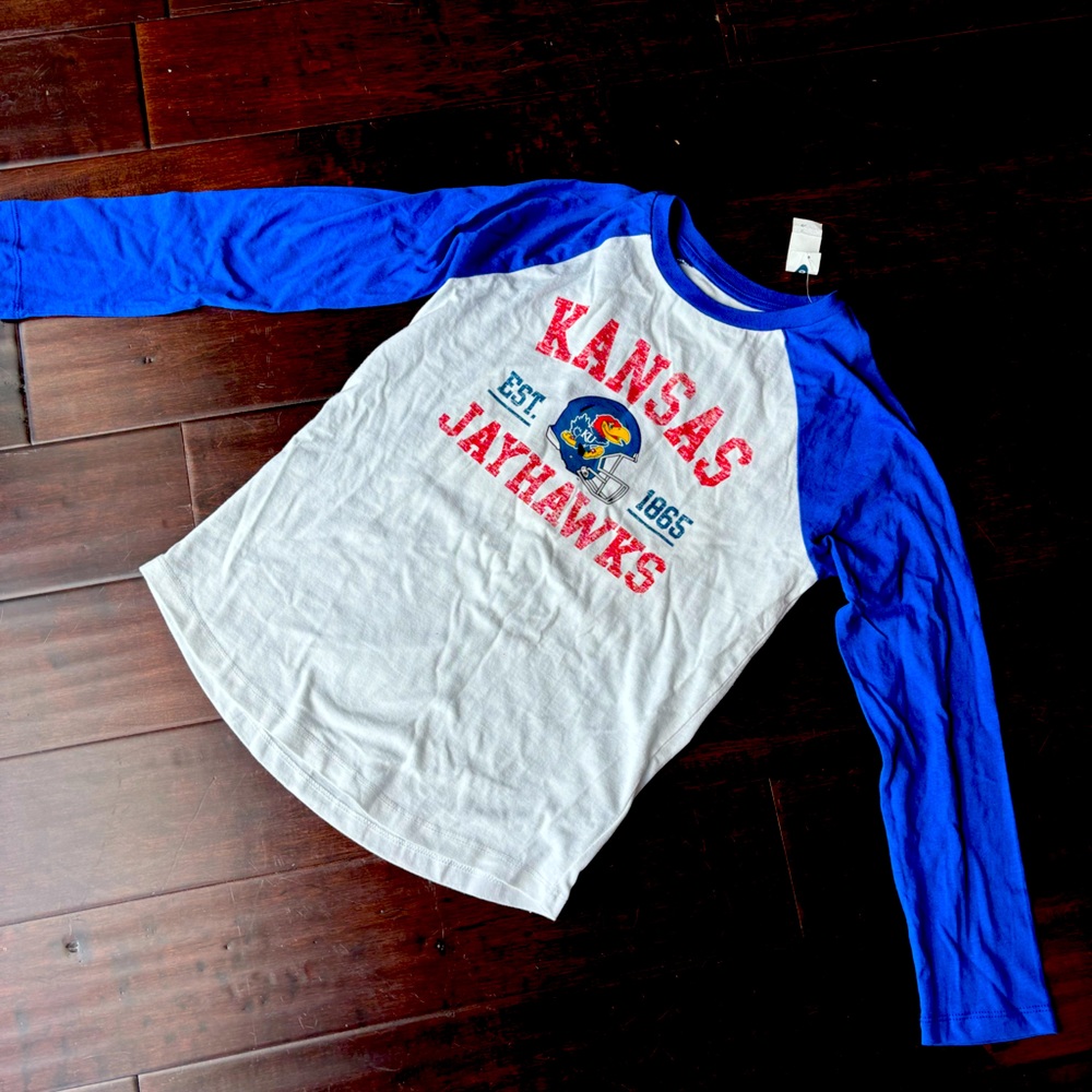 🏀⛹️‍♂️University of Kansas Boys Tee Shirt⛹️‍♂️🏀